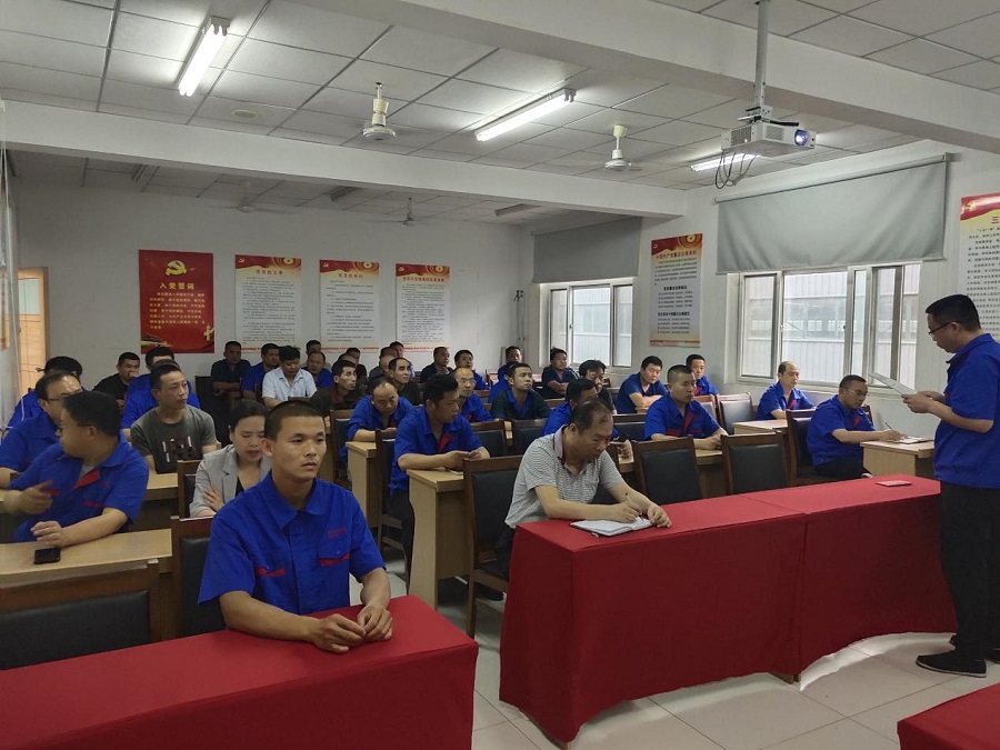 半岛（中国）召开贺增涛同志事迹报告会