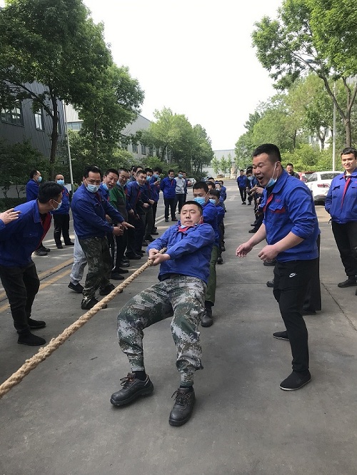 半岛（中国）组织开展“喜迎二十大、建功新时代”职工拔河比赛活动